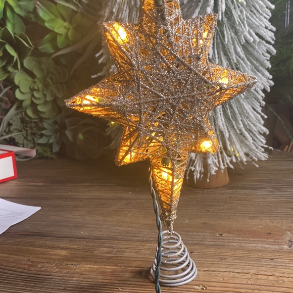Pottery Barn Kids Shiny, Sparkly, and Glittery Light Up Silver Star Tree Topper - Picture 7 of 16